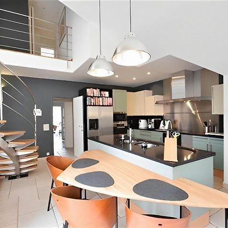 Big And Comfortable Triplex In Knokke Екстериор снимка