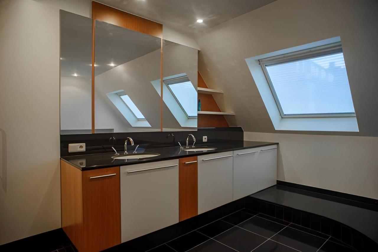 Big And Comfortable Triplex In Knokke Екстериор снимка