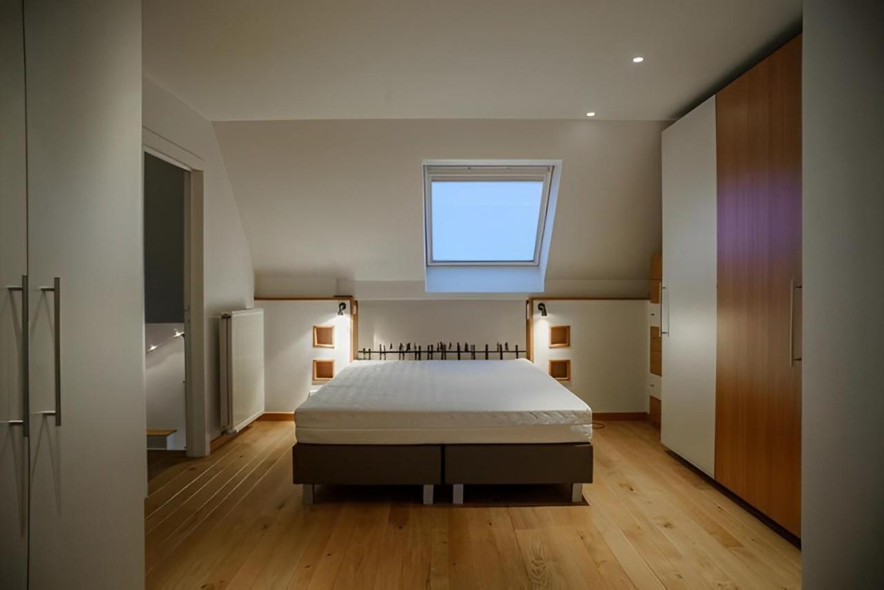 Big And Comfortable Triplex In Knokke Екстериор снимка
