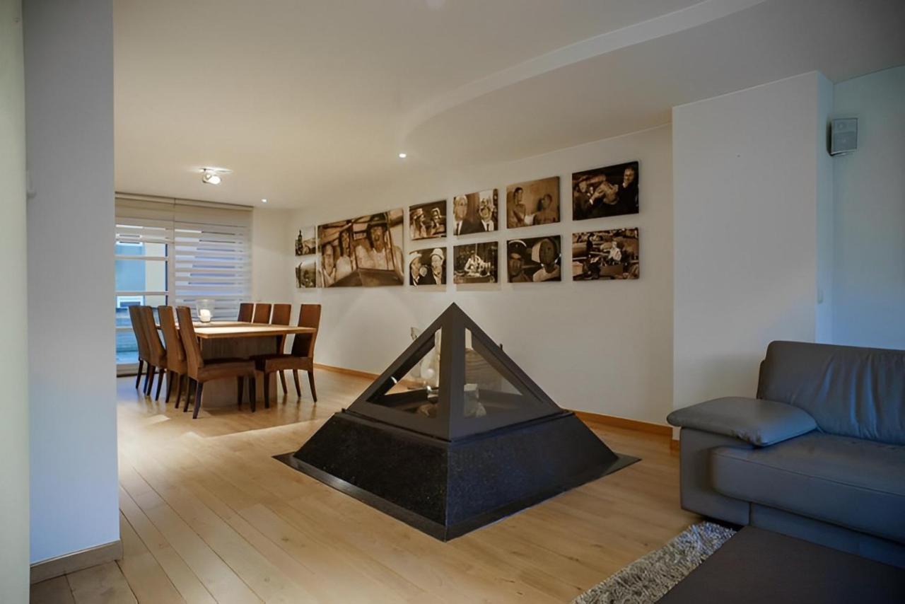Big And Comfortable Triplex In Knokke Екстериор снимка