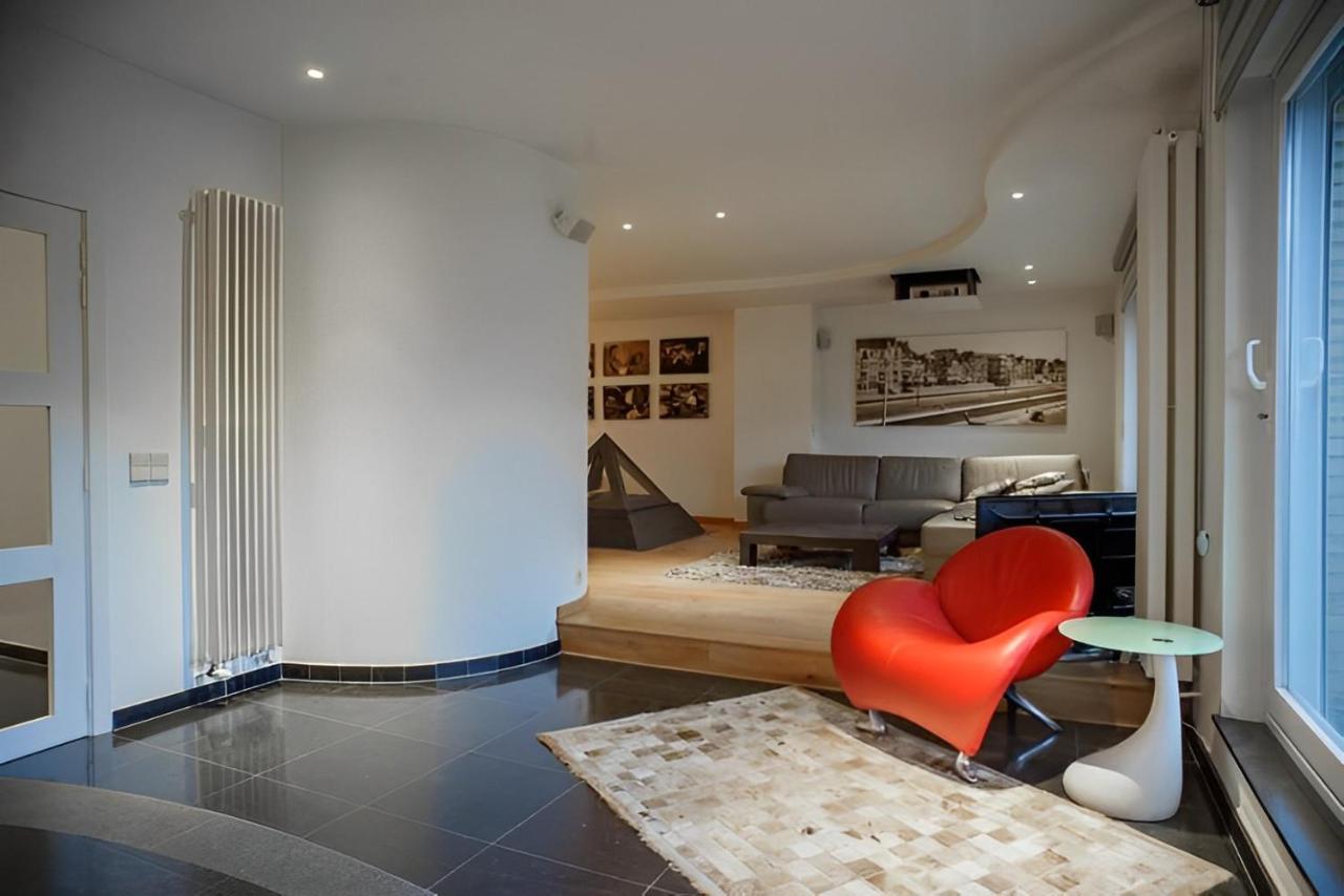 Big And Comfortable Triplex In Knokke Екстериор снимка